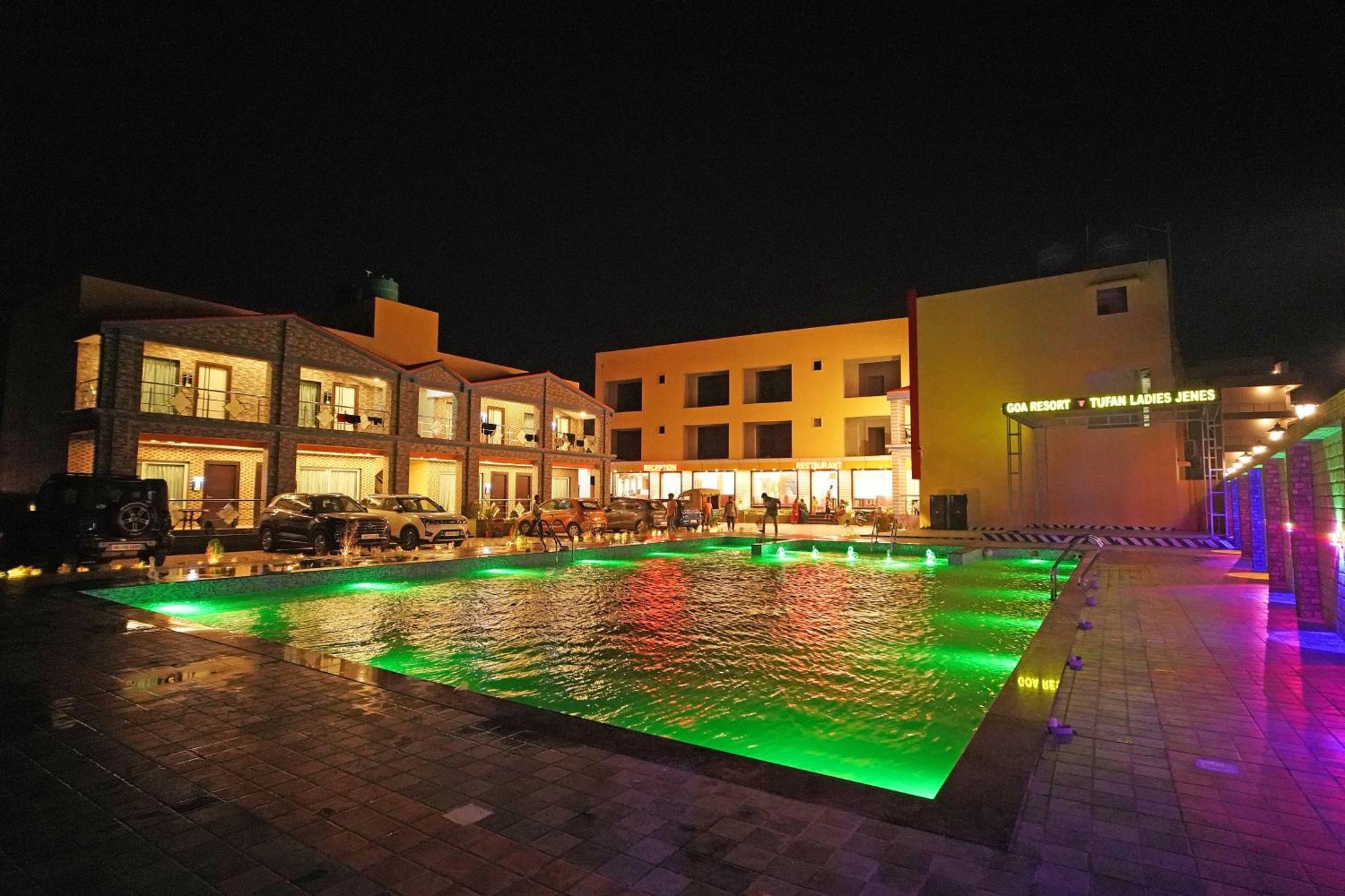 Goa Beach Resort On Beach Mandarmani Extérieur photo